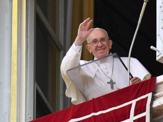 Pope Francis greets the faithful at the Sunday Angelus  (Vatican Media)
