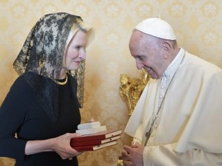 Bà Callista Gingrich Đại Sứ Mỹ cạnh Tòa Thánh  (Vatican Media Osservatore Romano)