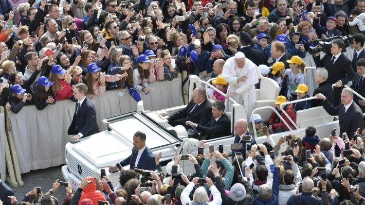 20190320 Pope Francis arrives at the weekly General Audience 0