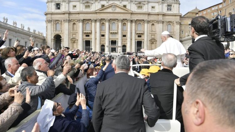 20190320 Pope Francis arrives at the weekly General Audience 1