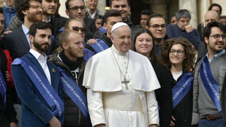 20190320 Pope Francis arrives at the weekly General Audience 2