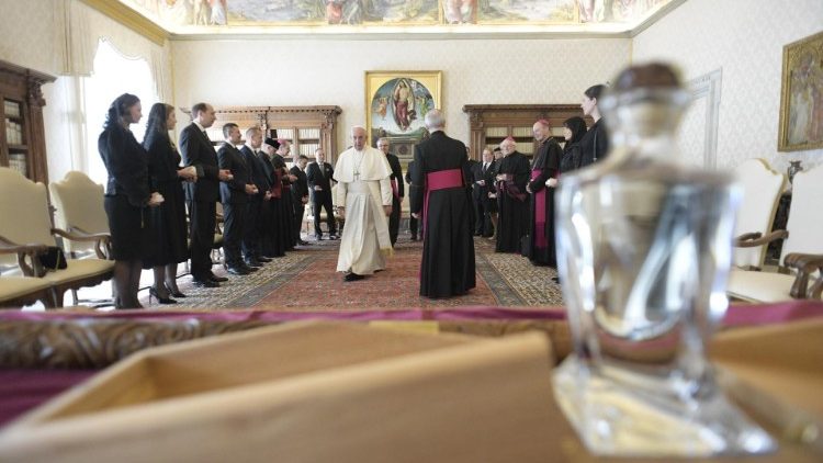 ĐTC tiếp đoàn đại biểu quốc hội Tiệp và Slovak (Vatican Media)