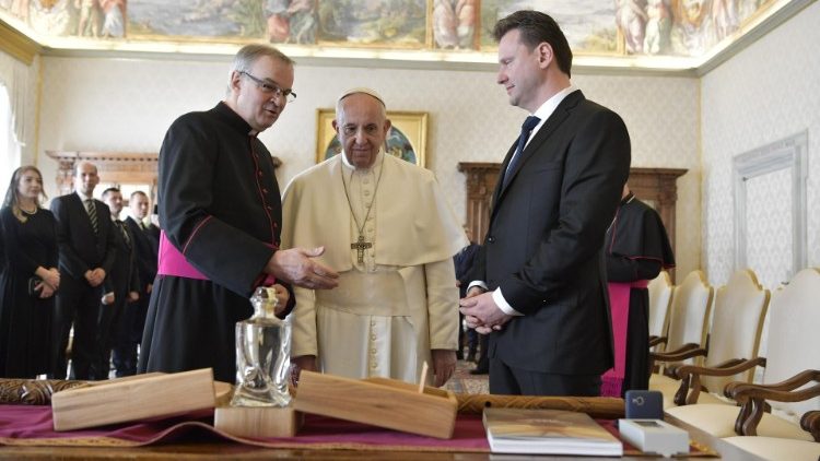 ĐTC tiếp đoàn đại biểu quốc hội Tiệp và Slovak (Vatican Media)