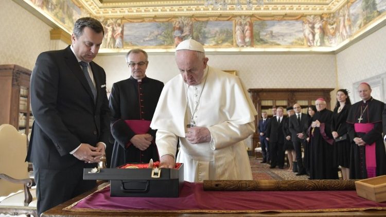 ĐTC tiếp đoàn đại biểu quốc hội Tiệp và Slovak (Vatican Media)