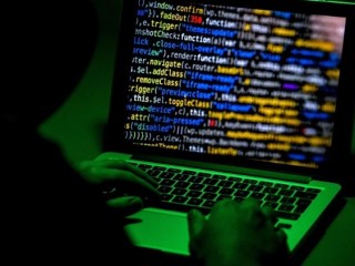 Cần phải đấu tranh chống cái ác thời internet   (ANSA)