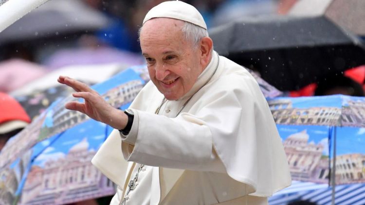 10-04-2019 Pope Francis greets the faithful at the weekly General Audience (1)