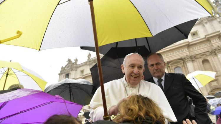 10-04-2019 Pope Francis greets the faithful at the weekly General Audience (10)