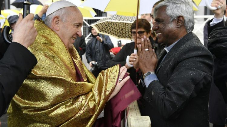 10-04-2019 Pope Francis greets the faithful at the weekly General Audience (4)