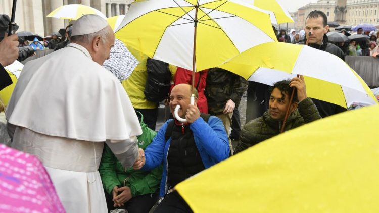 10-04-2019 Pope Francis greets the faithful at the weekly General Audience (5)