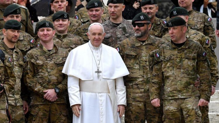10-04-2019 Pope Francis greets the faithful at the weekly General Audience (7)