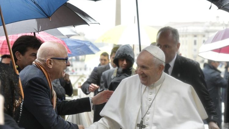 10-04-2019 Pope Francis greets the faithful at the weekly General Audience (8)