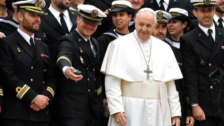 10-04-2019 Pope Francis greets the faithful at the weekly General Audience (8)