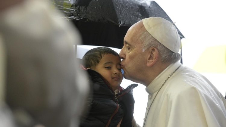 10-04-2019 Pope Francis greets the faithful at the weekly General Audience (9)