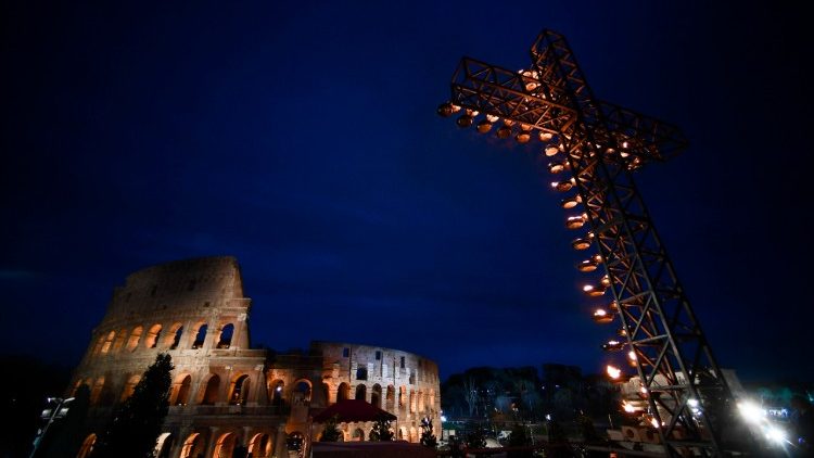 Một buổi suy niệm Chặng đàng Thánh Giá tại Colosseum  (AFP or licensors)