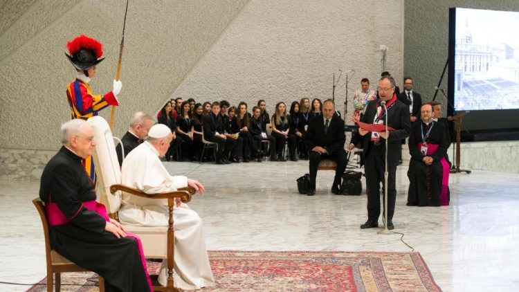 ĐTC tiếp kiến trường Thánh Carlo ở Milano