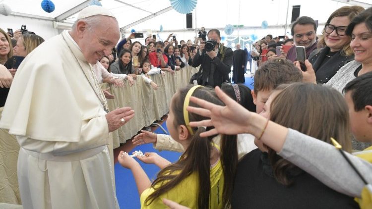 ĐTC thăm giáo xứ thánh Giulio ở Roma (Vatican Media)