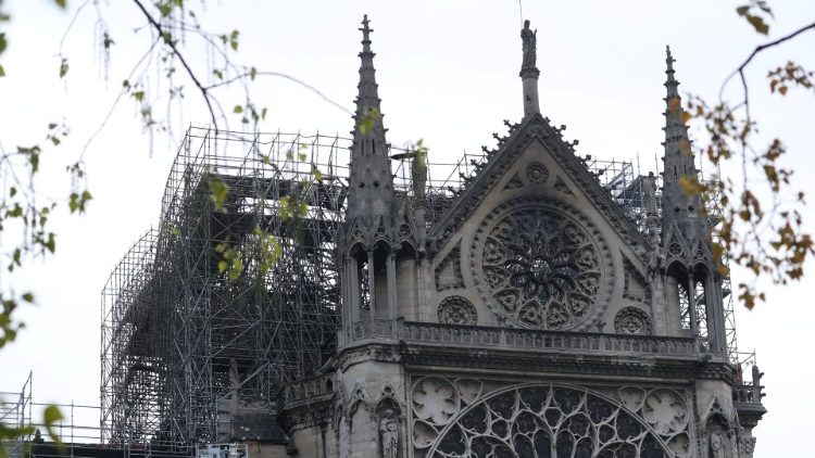 Nhà Thờ Đức Bà Paris cháy
