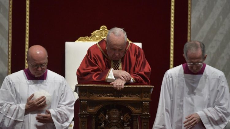 ĐTC chủ sự lễ tưởng niệm cuộc khổ nạn của Chúa Kitô (Vatican Media)