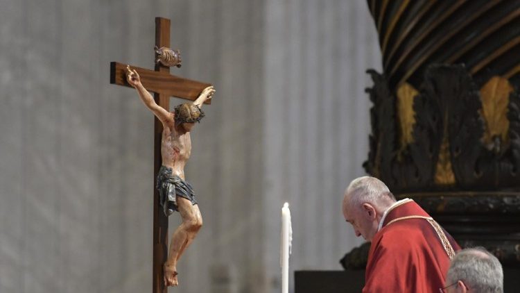 ĐTC chủ sự lễ tưởng niệm cuộc khổ nạn của Chúa Kitô (Vatican Media)