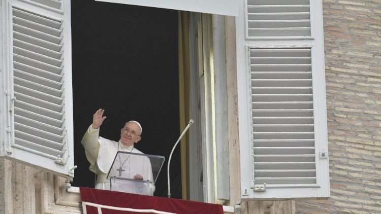Kinh Lạy Nữ Vương Thiên Đàng với ĐTC sau Phục Sinh (Vatican Media)