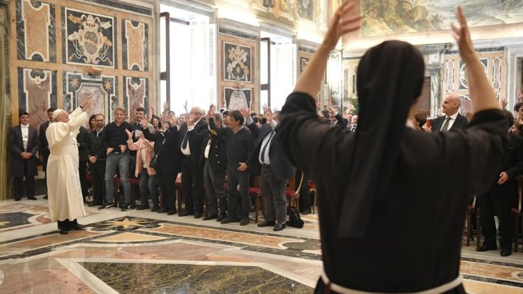 ĐTC tiếp kiến Liên hiệp các Hội người điếc ở Italia (Vatican Media)