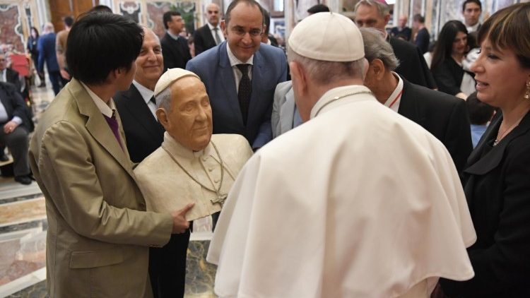 ĐTC tiếp kiến Liên hiệp các Hội người điếc ở Italia (Vatican Media)