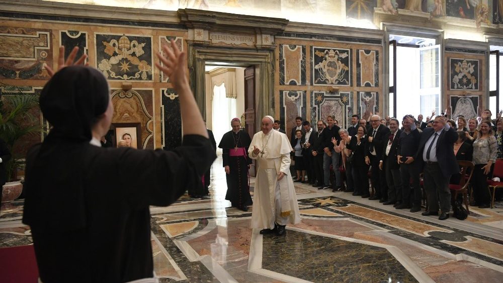 ĐTC tiếp kiến Liên hiệp các Hội người điếc ở Italia (Vatican Media)