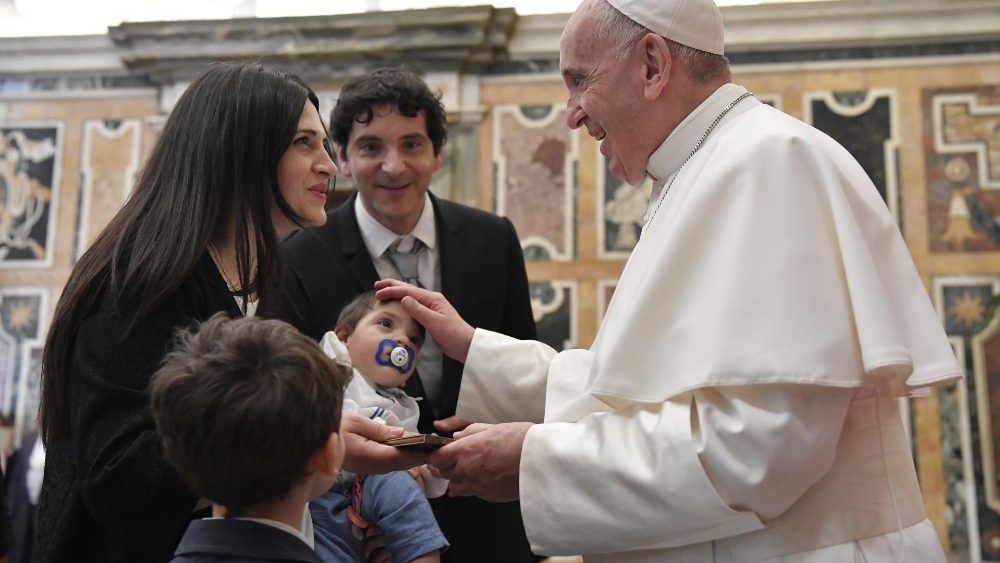 ĐTC tiếp kiến Liên hiệp các Hội người điếc ở Italia (Vatican Media)