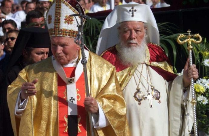 20190516T1023-26863-CNS-POPE-ROMANIA-CATHOLIC-ORTHODOX_800-690x450