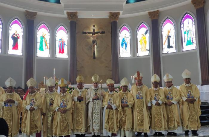 Indonesian_bishops_during_the_cathedral_consecration_in_Samarinda_of_East_Kalimantan