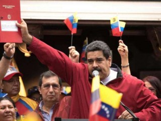 Tổng thống Venezuela Nicolas Maduro phát biểu tại một cuộc mít tinh tại Caracas nhằm ủng hộ việc triệu tập Hội đồng lập hiến, ngày 23 tháng 5 năm 2017. Credit: Marco Salgado / Shutterstock