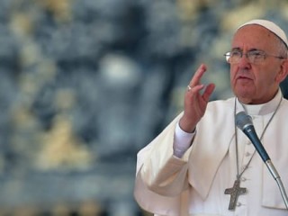 su-diep-cua-duc-phanxico-nhan-ngay-the-gioi-truyen-thong-xa-hoi-660x330