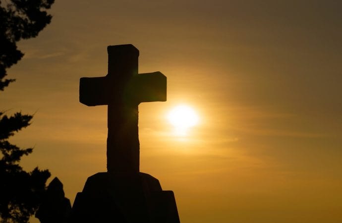 god-1772560_1280-690x450