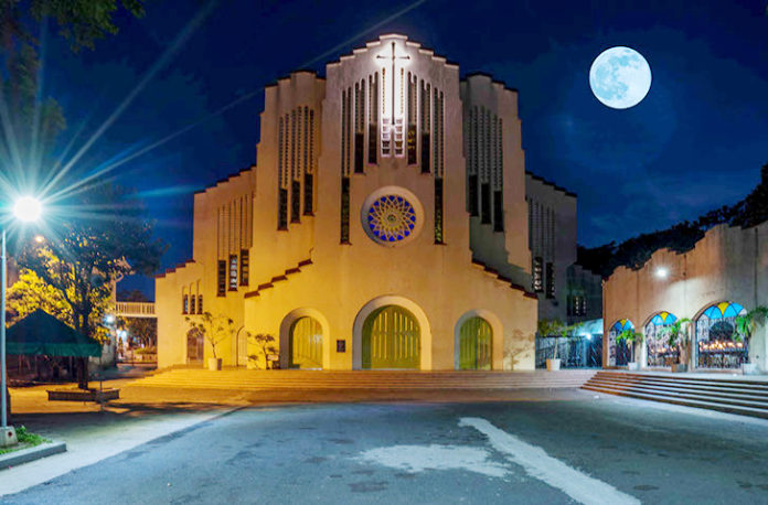 photo-gallery-shrine-front-night-696x458