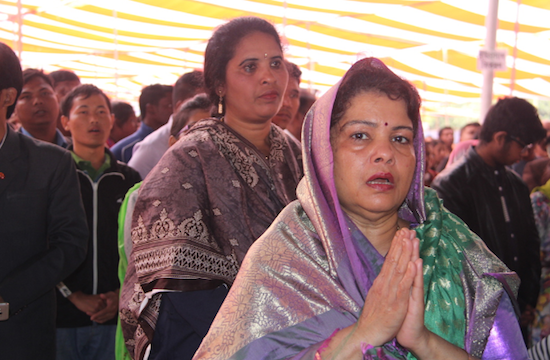 Một phụ nữ Công giáo cầu nguyện trong chuyến hành hương kính Thánh Antôn Padua ở quận Gazipur gần thủ đô Dhaka của Bangladesh vào ngày 2 tháng 2 năm 2018. Các tín hữu Công giáo tại Bangladesh đang thực hiện nhiều hoạt động khác nhau để cử hành Tháng Truyền giáo Ngoại thường trong tháng Mười (Ảnh: Rock Ronald Rozario / ucanews.com) 