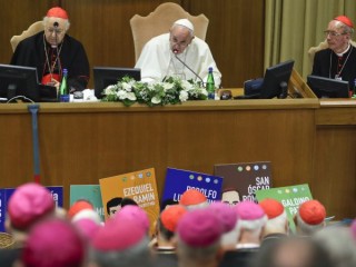 Đức Giáo Hoàng Phanxicô phát biểu trong phiên khai mạc của Thượng hội đồng Amazon, tại Vatican, Thứ Hai, ngày 7 tháng 10 năm 2019. (Tín dụng: AP Photo / Andrew Medichini.)