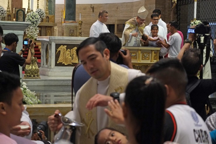 FILIPPINE_-_0930_-_Battesimi_02