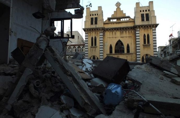 Một nhà thờ Công giáo Syriac bị hư hại được hình ở Homs, Syria. (Tín dụng: Yazen Homsy / Reuters qua CNS)