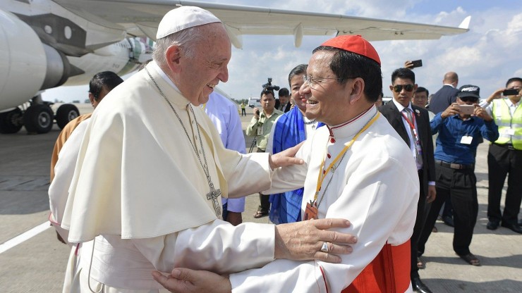 Pope-Francis-with-Cardinal-Charles-Bo-in-Myanmar-in-Nov.-2017.-©-Vatican-News