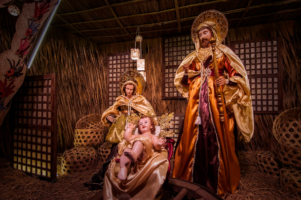 Sau khi Chúa Jesus ra đời, Thánh gia đã bị đe dọa tử hình, thoát khỏi một cuộc tàn sát trẻ em của Vua Herod và trở thành những người tị nạn nghèo khổ. (Ảnh của Angie de Silva)