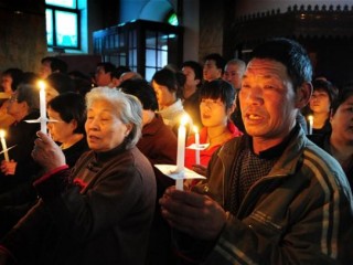 Cina-_catholics_prayer-light
