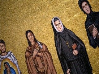 Gạch khảm mô tả St. Juan Diego, St. Kateri Tekakwitha, St. Rose Philippine Duchesne và St. Elizabeth Ann Seton được nhìn thấy trong Mái vòm Trinity tại Vương cung thánh đường của Đền thờ Đức Mẹ Vô nhiễm Nguyên tội ở Washington (Ảnh: CNS)