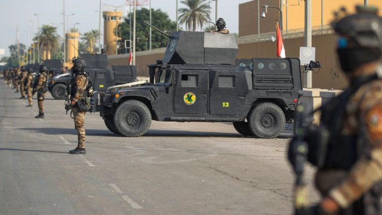 Lực lượng chống khủng bố của Iraq trước đại sứ quán Mỹ ở Baghdad (Ảnh: AFP)