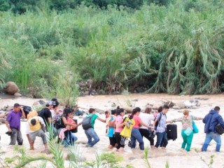Người Venezuela băng qua Cucuta ở Colombia, qua những con đường mòn bất hợp pháp. (AFP hoặc người cấp phép)