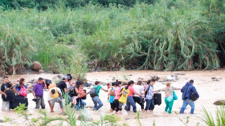 Người Venezuela băng qua Cucuta ở Colombia, qua những con đường mòn bất hợp pháp. (AFP hoặc người cấp phép)