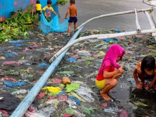 Tình trạng suy thoái môi trường ở Philippines (Ảnh: AFP)