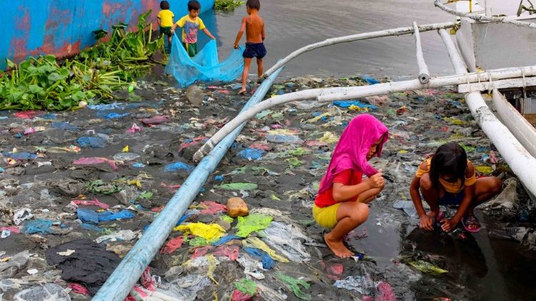 Tình trạng suy thoái môi trường ở Philippines (Ảnh: AFP)