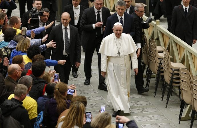 Giáo hoàng Francis dẫn dắt khán giả chung của mình trong hội trường Paul VI tại Vatican ngày 29 tháng 1 năm 2020. (Tín dụng: CNS)