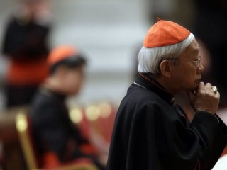 Trong ngày 6 tháng 3 năm 2013 này, ảnh hồ sơ, Đức Hồng Y Joseph Zen cầu nguyện tại Nhà thờ Thánh Peter Peter trong lễ kỷ niệm vespers tại Vatican. (Tín dụng: Gregorio Borgia / AP.)