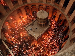 TOPSHOT - Christian Orthodox worshippers hold up candles lit from the "Holy Fire" as thousands gather in the Church of the Holy Sepulchre in Jerusalem's Old City, on April 30, 2016, during the Orthodox Easter ceremonies.
The ceremony celebrated in the same way for eleven centuries, is marked by the appearance of "sacred fire" in the two cavities on either side of the Holy Sepulchre. / AFP / THOMAS COEX        (Photo credit should read THOMAS COEX/AFP/Getty Images)
